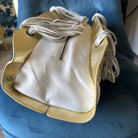 NWT Flora Bella White with Gold Floral Embroidered Oblong Leather Purse - Picture 8 of 12